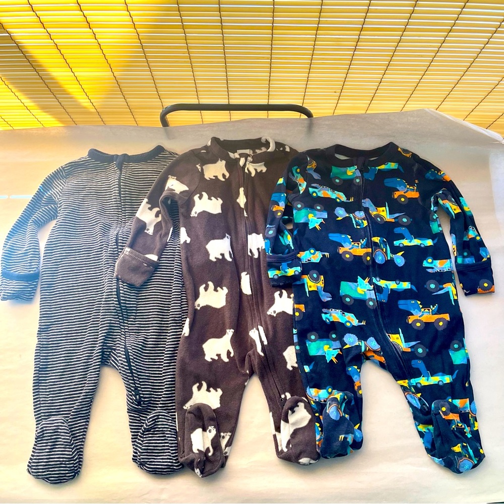 Old Navy Sleep and Play 2-Way-Zip Footed One-Piece Bundle (3)